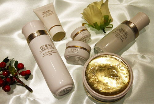 秋季化妝品節(jié)盛典來襲！多重福利搶先鎖定，專屬代金券手慢即無(wú)