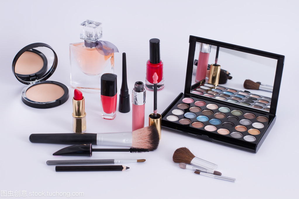 女性化妝品 美麗工具與自我表達(dá)的藝術(shù)